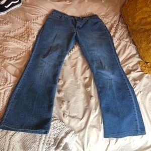 Levi’s 515 Low Rise Boot cut Midwash Jeans